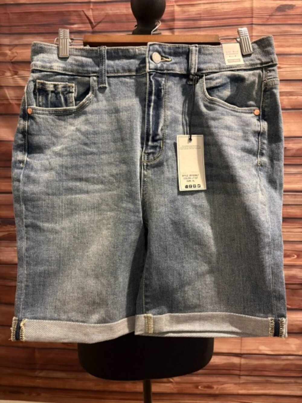 Judy Blue Bermuda Cuffed Shorts JB15226LT XL-NWT